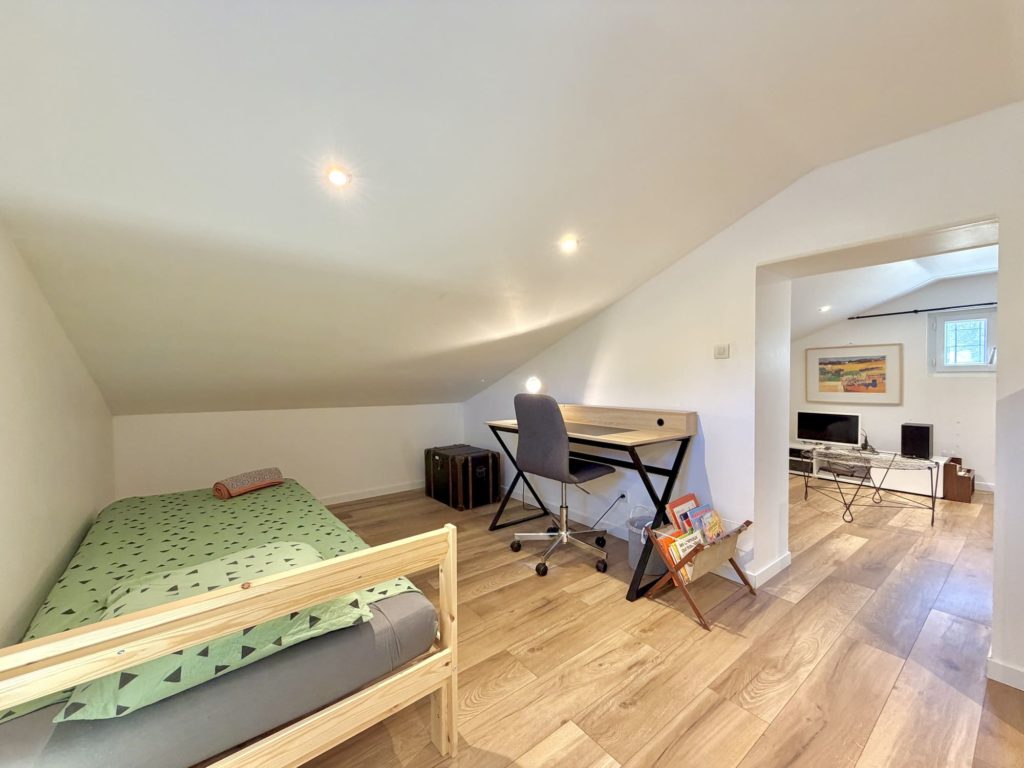 chambre haute lit bureau