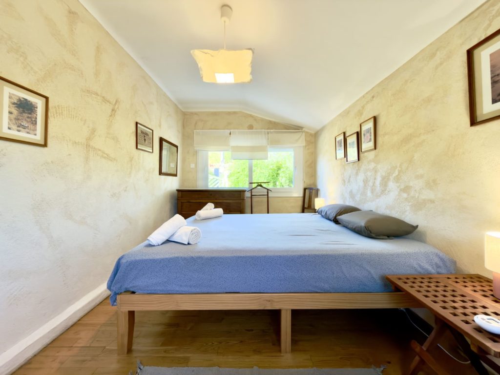 lit chambre villa des gardies