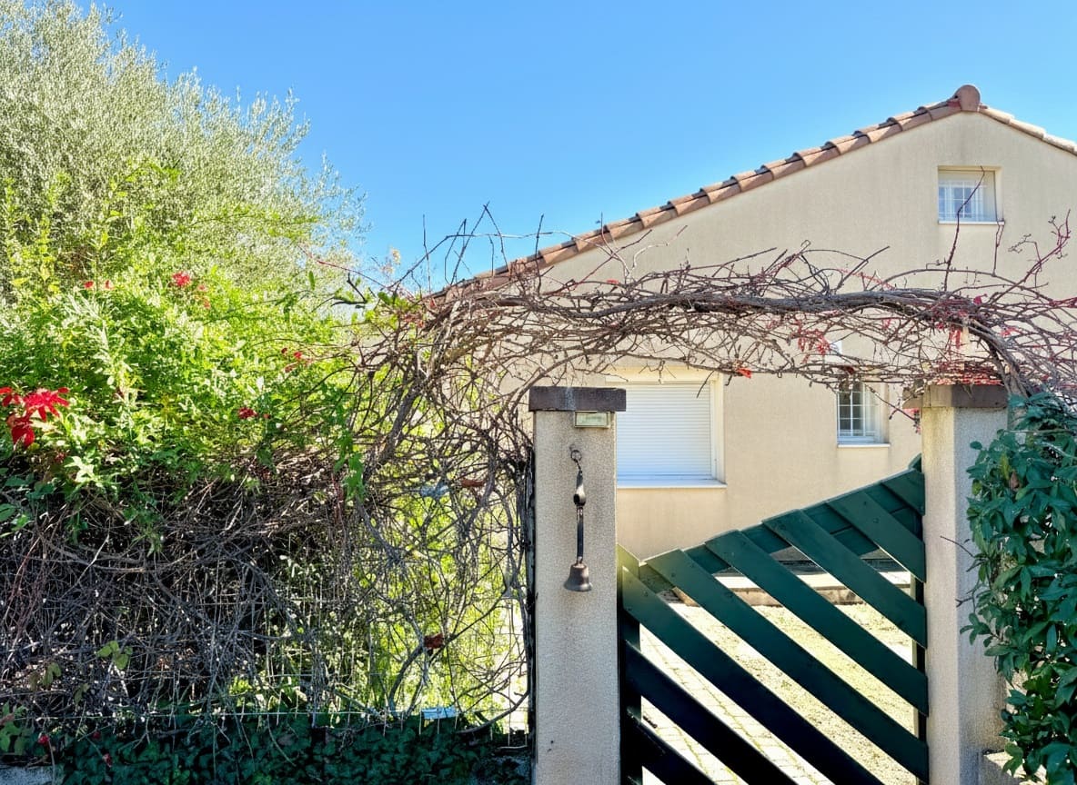 Portail villa des gardies maison de vacances à louer à Vézénobres