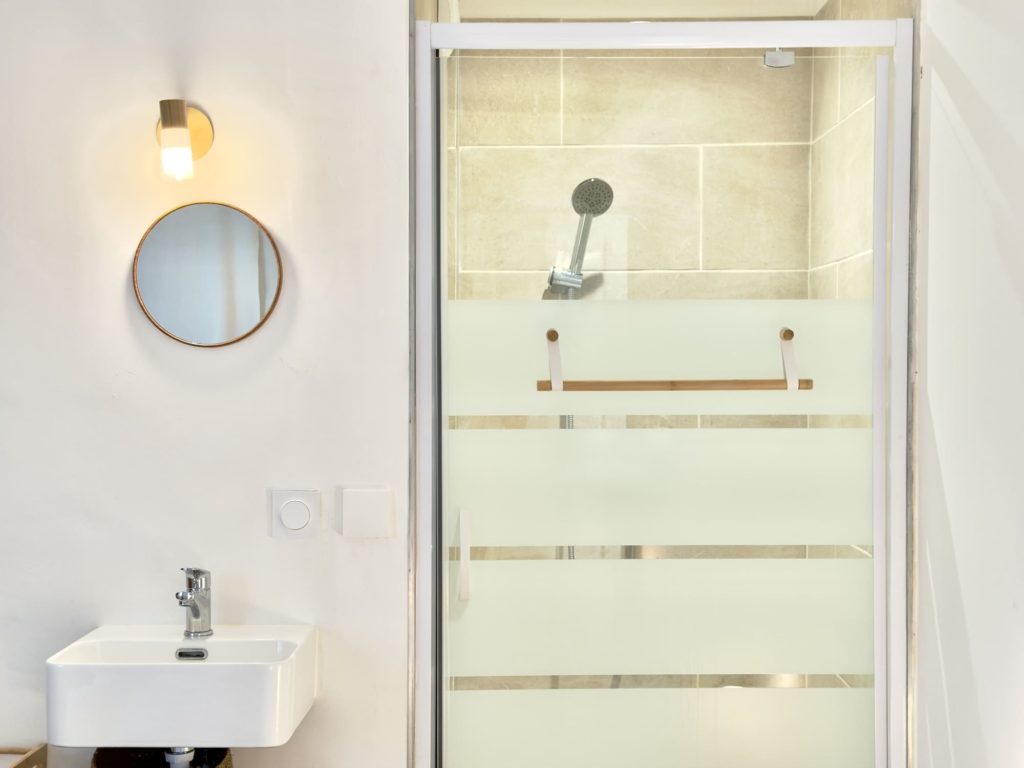 salle de bain de chambre parentale Vézénobres