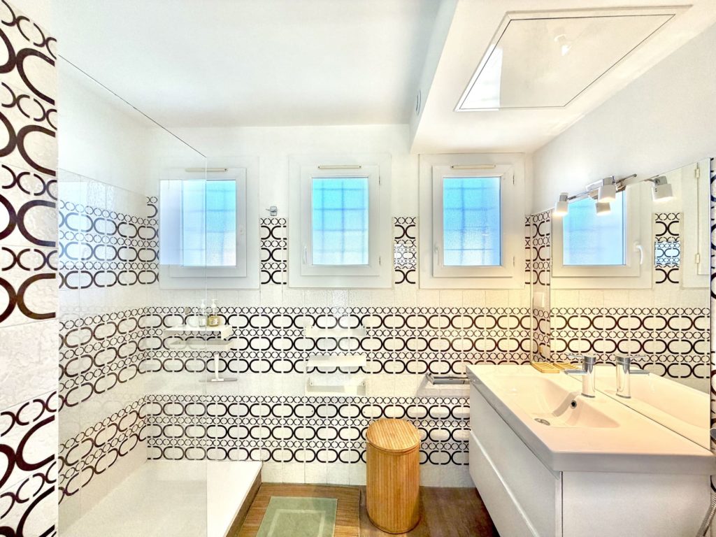 salle de bain villa des gardies