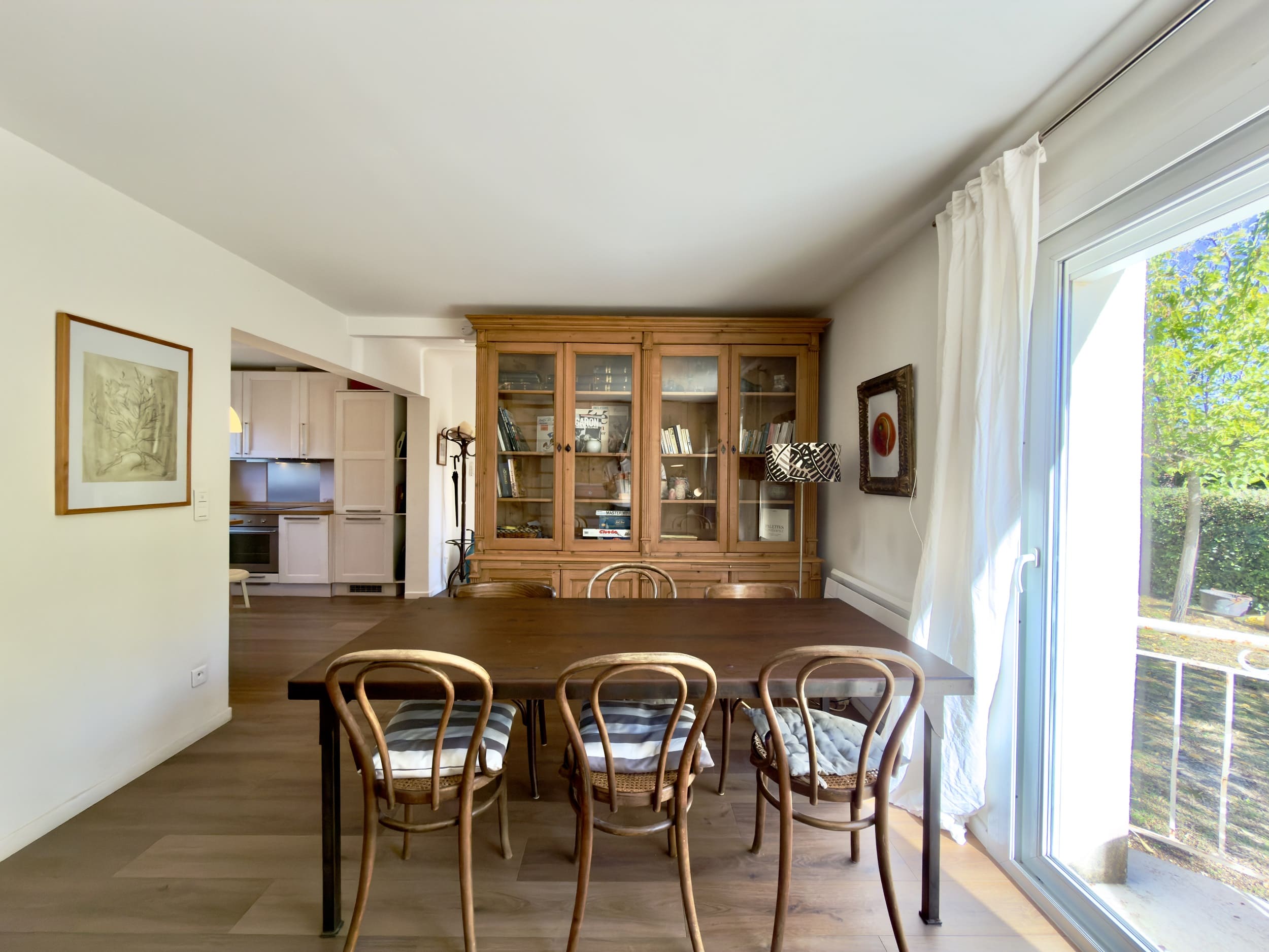 Salle à mnager de la Villa des Gardies maison de vacances à Vézénobres dans le Gard